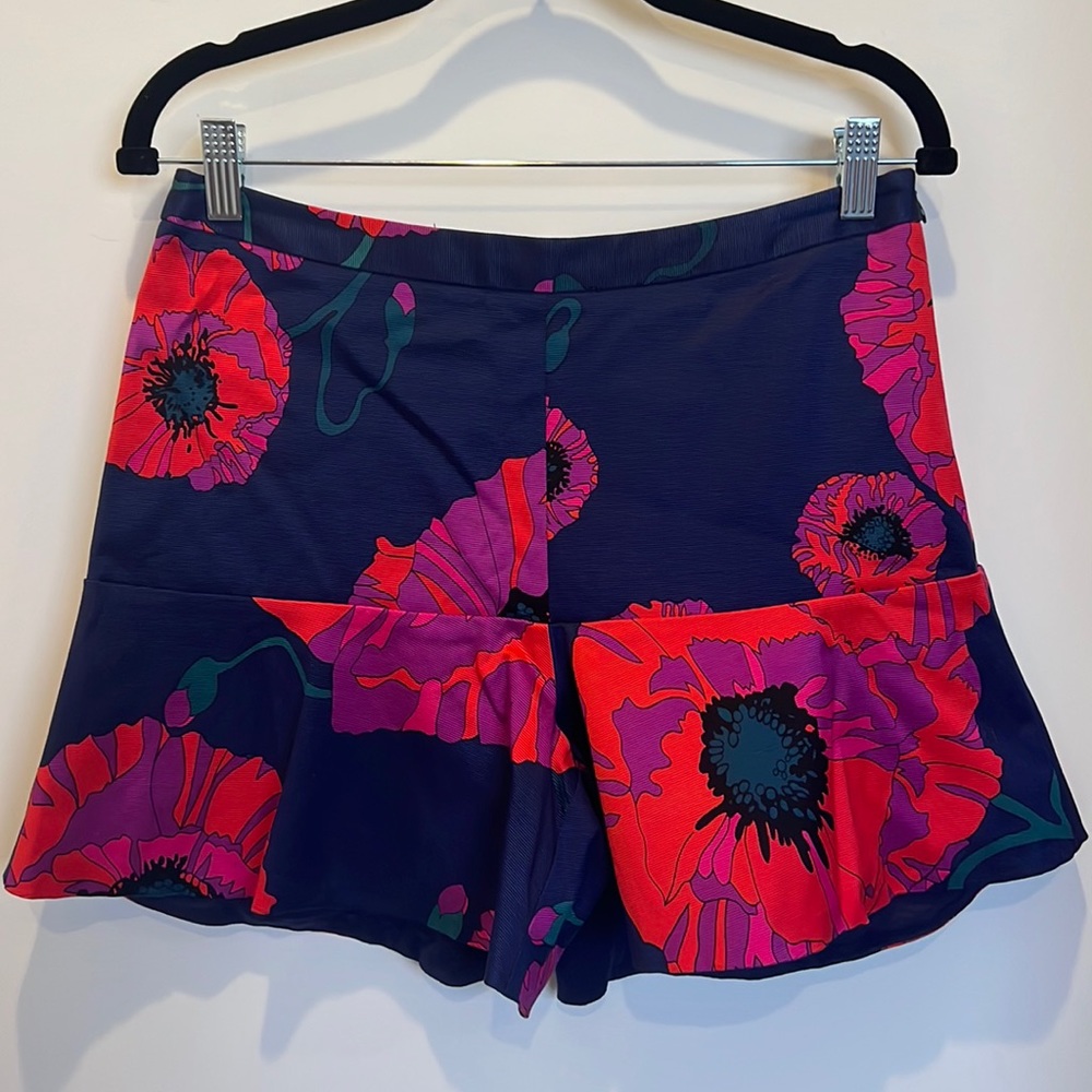 Trina Turk Dress Shorts Sz 6 EUC